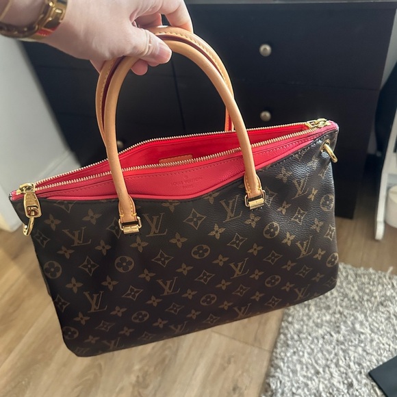 Louis Vuitton Pre-Owned
2016 Monogram Pallas MM satchel - Picture 3 of 16